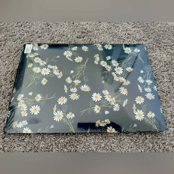 NWT MacBook Pro 15” Daisy Computer Case with keyboard cover - Picture 1 of 4